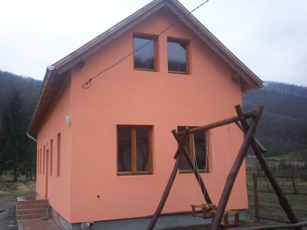 Istenmezeje Szikla Vendeghaz酒店 外观 照片